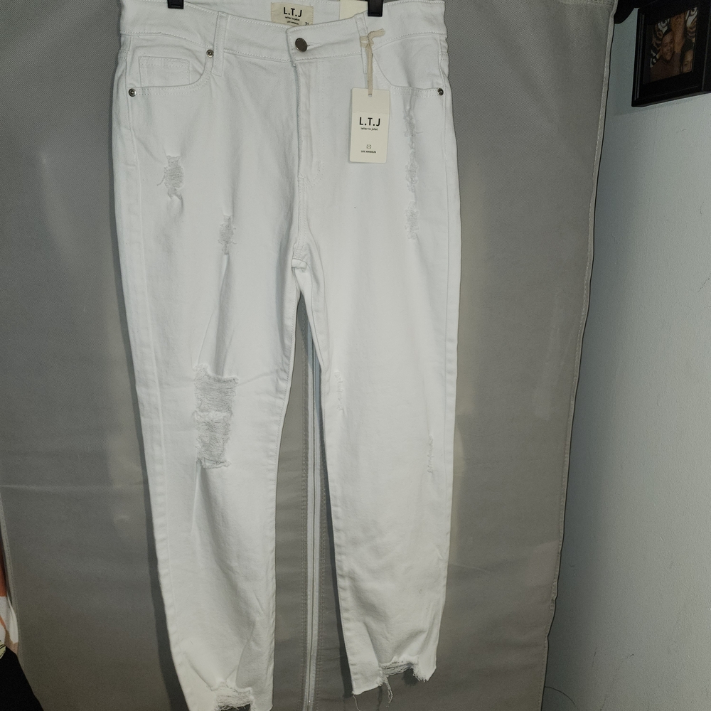 L.T.J Women's White Distressed Cropped Jeans